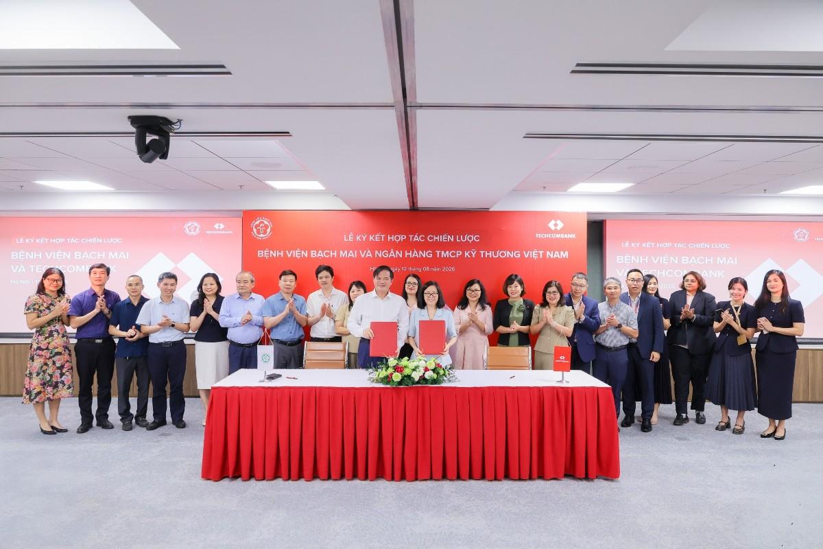 Bạch Mai bắt tay Techcombank: Thanh toán viện phí có thể bớt cảnh chờ đợi