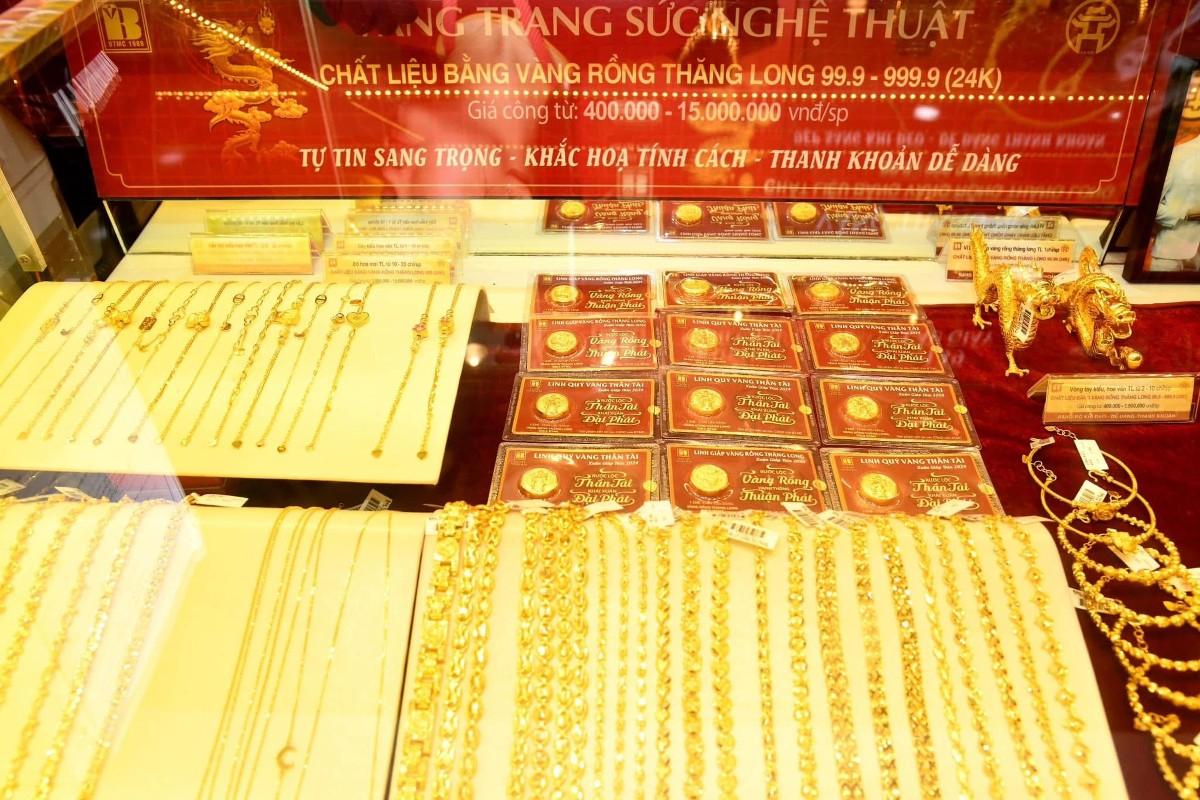 Vàng SJC lao dốc 1,2 triệu đồng/lượng dù giá thế giới bật tăng