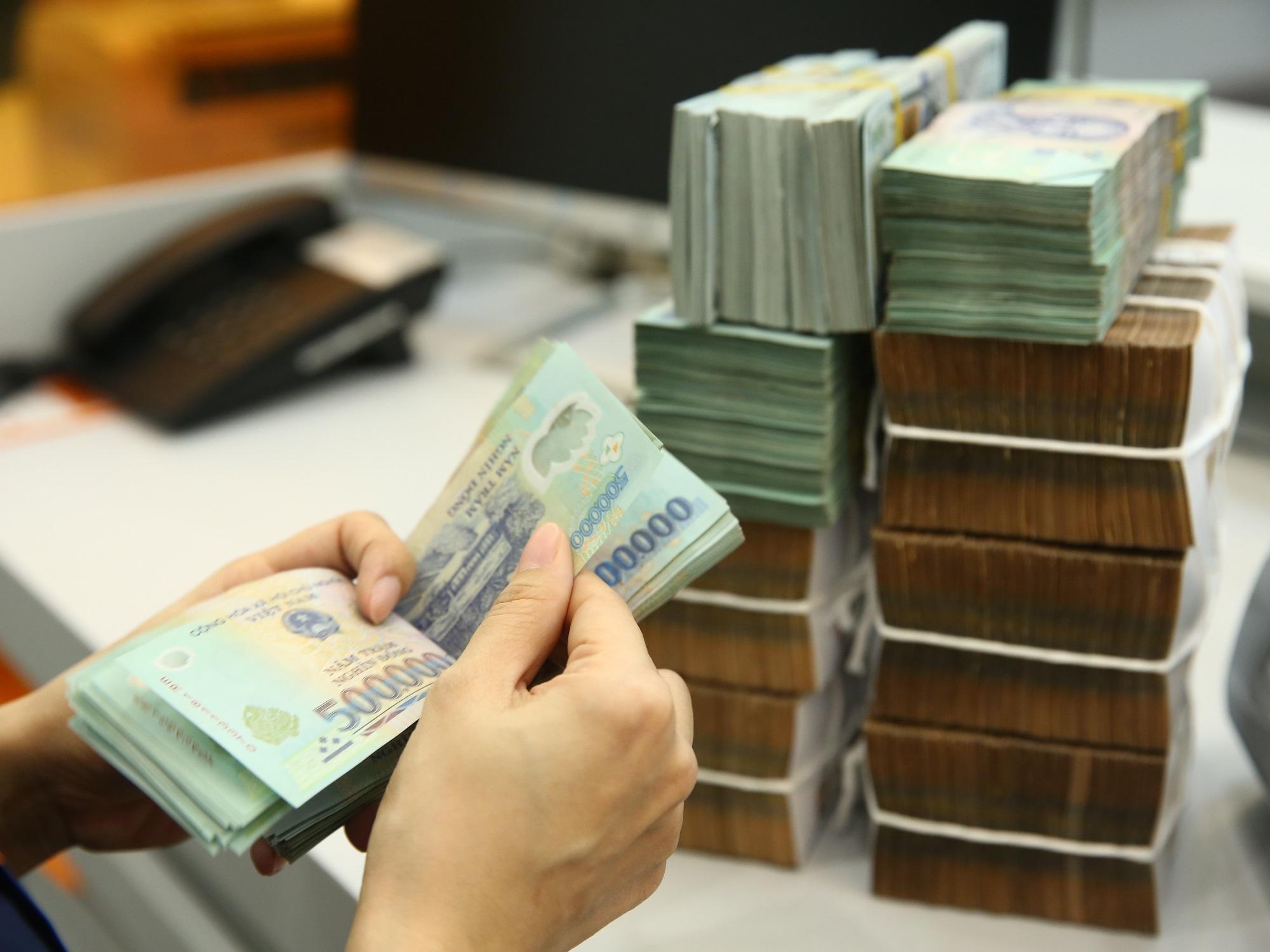 Gửi tiết kiệm hay chờ vay rẻ hơn: Người dùng nên đọc tín hiệu lãi suất thế nào?